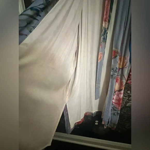 Aratta Robe - Picture 5 of 11